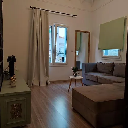 Apartment Art & Cozy *